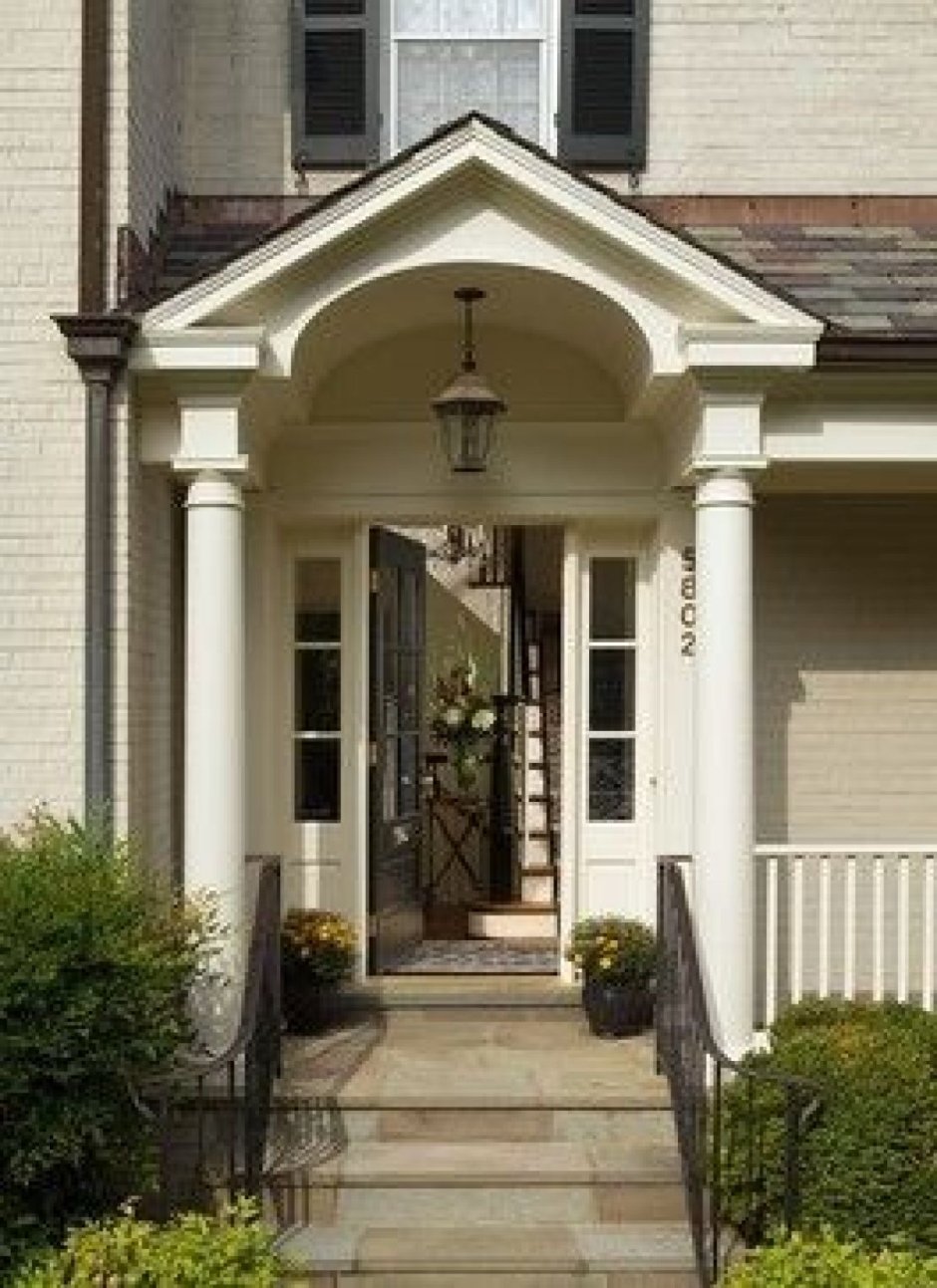 Крыльцо в классическом стиле