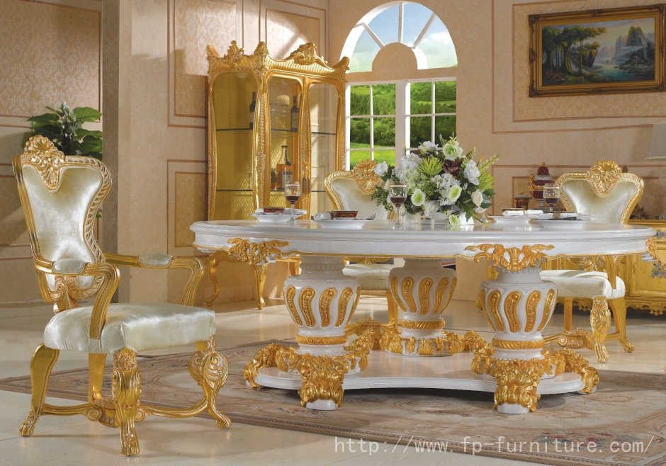 Мебель с позолотой