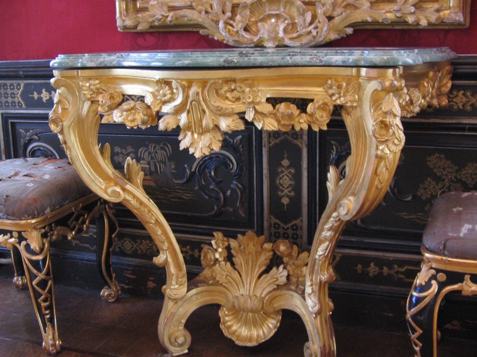 Итальянская резная мебель