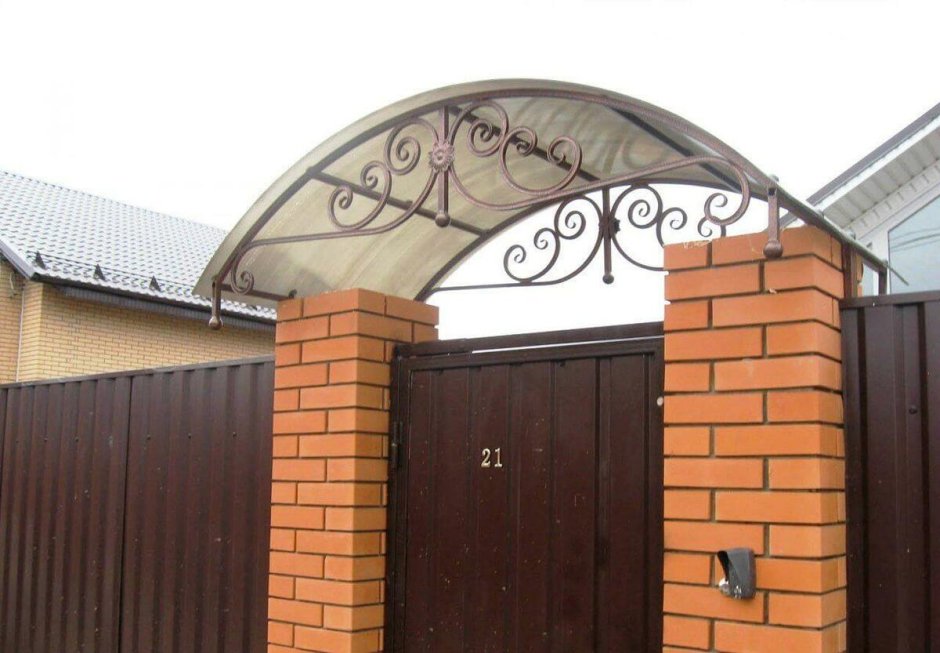 Навес над калиткой