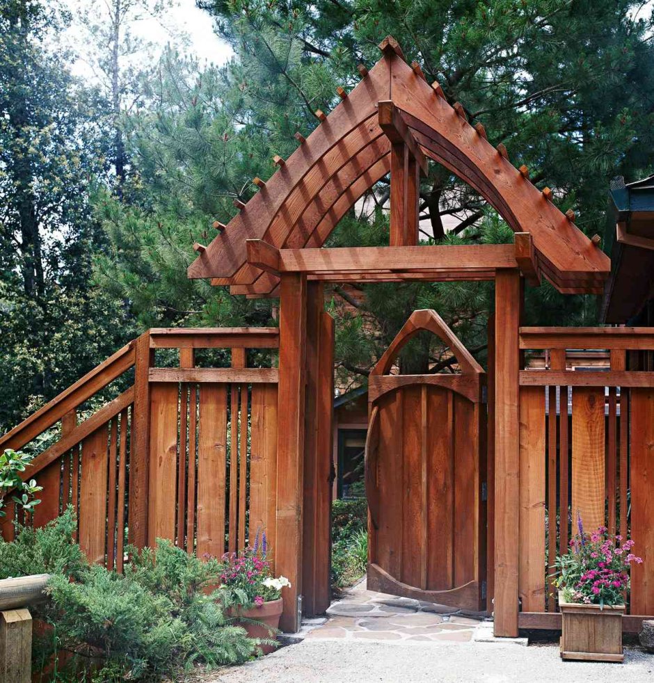 Арочные деревянные ворота