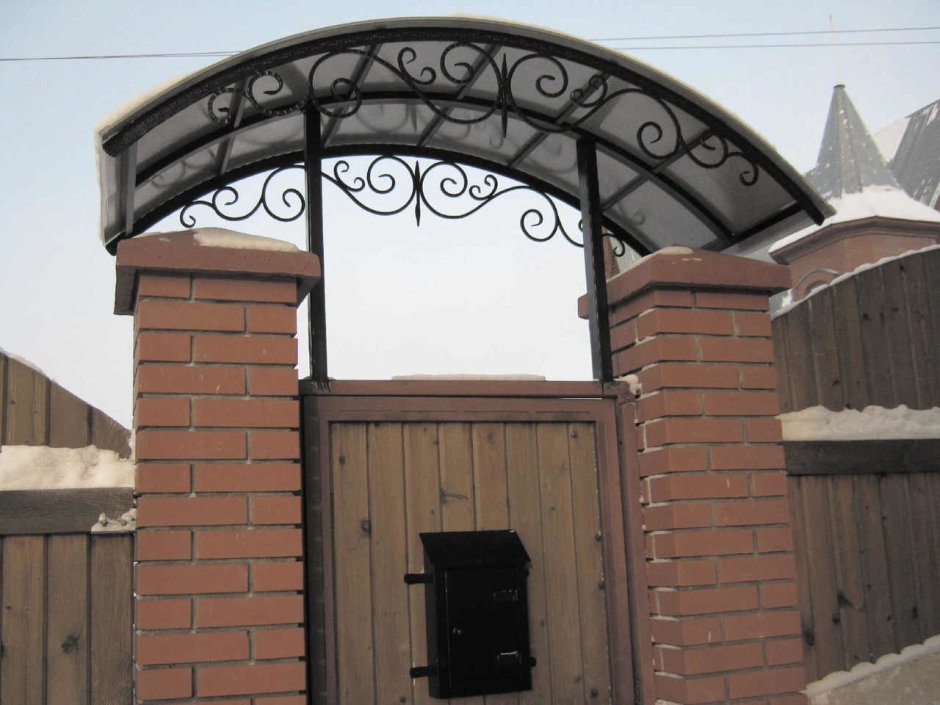 Козырек над калиткой