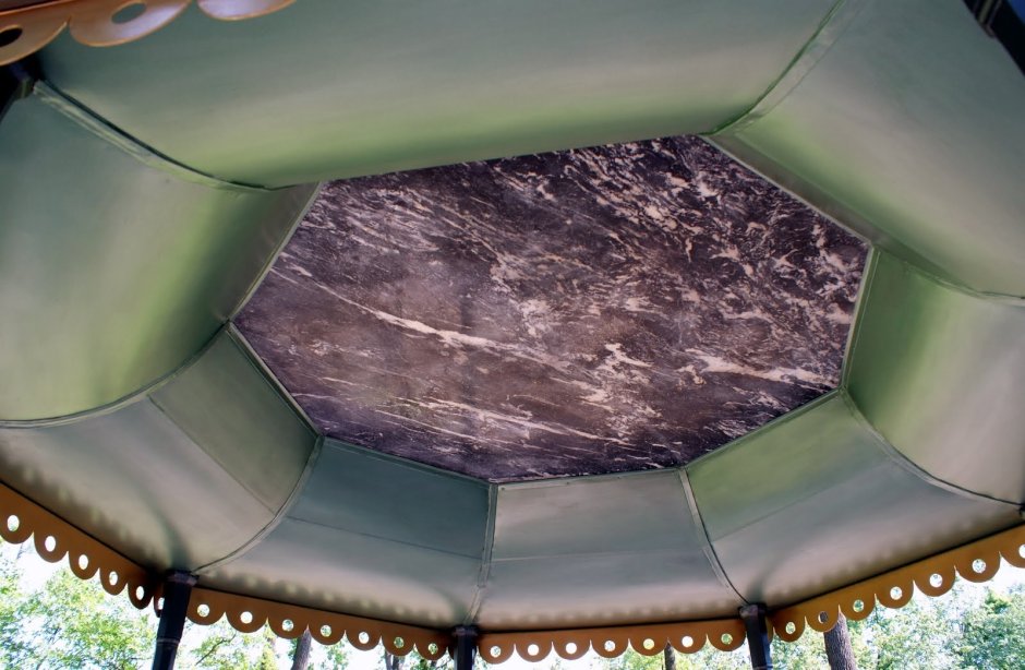 Потолок в беседке