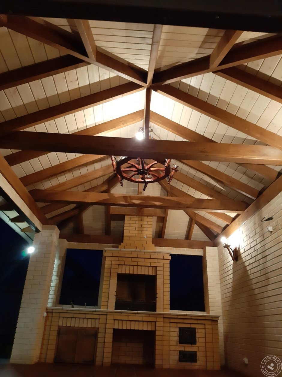 Отделка потолка в беседке