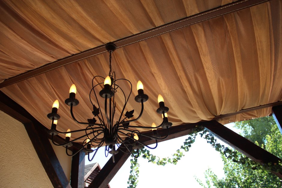 Потолок из ткани в беседке