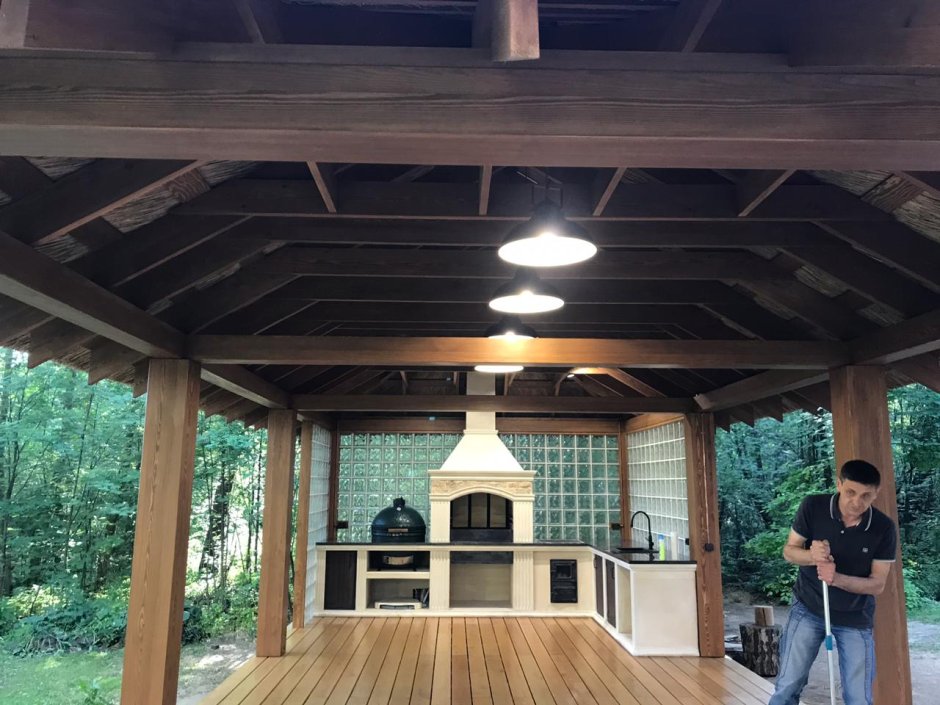 Отделка потолка в беседке