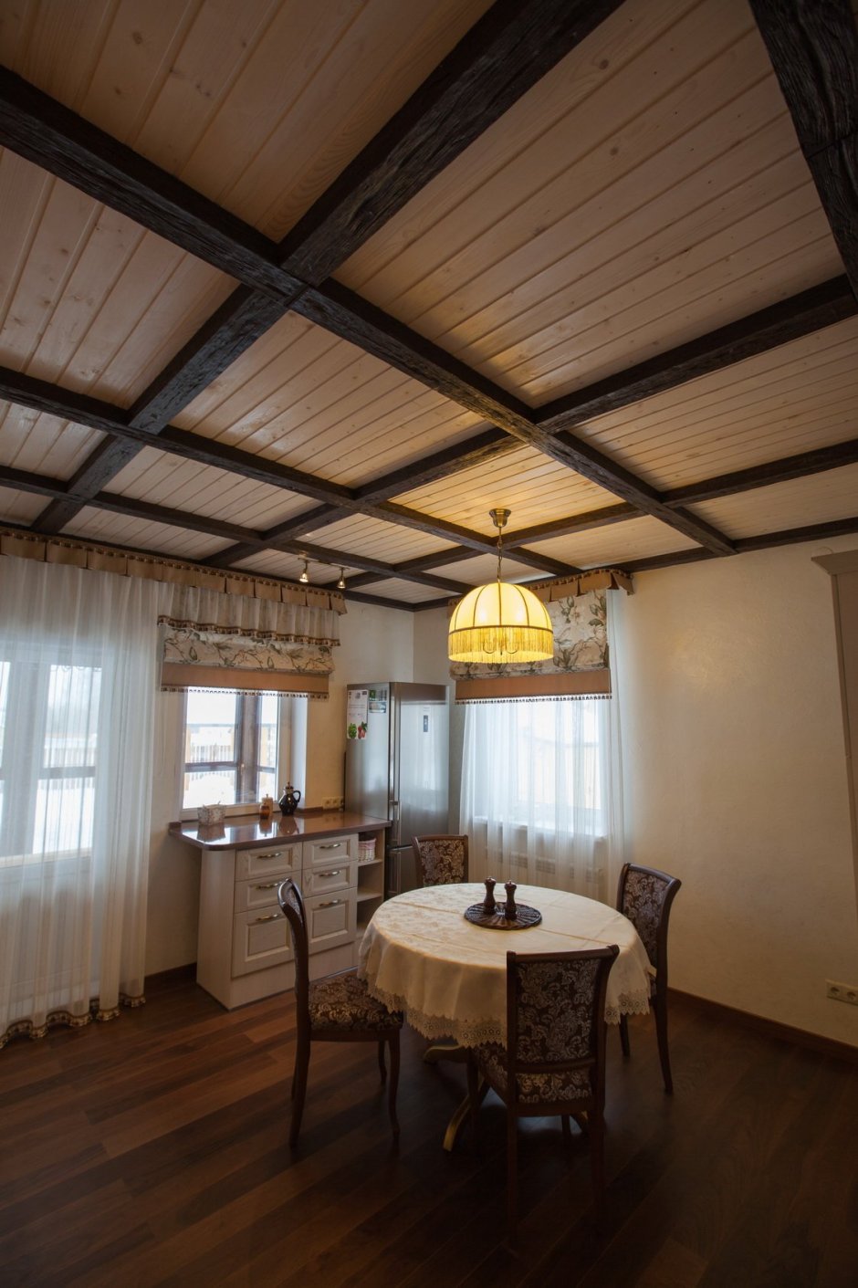 Отделка потолка на веранде