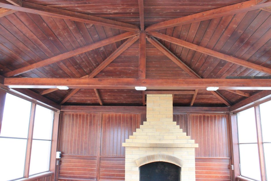Потолки в беседке из дерева