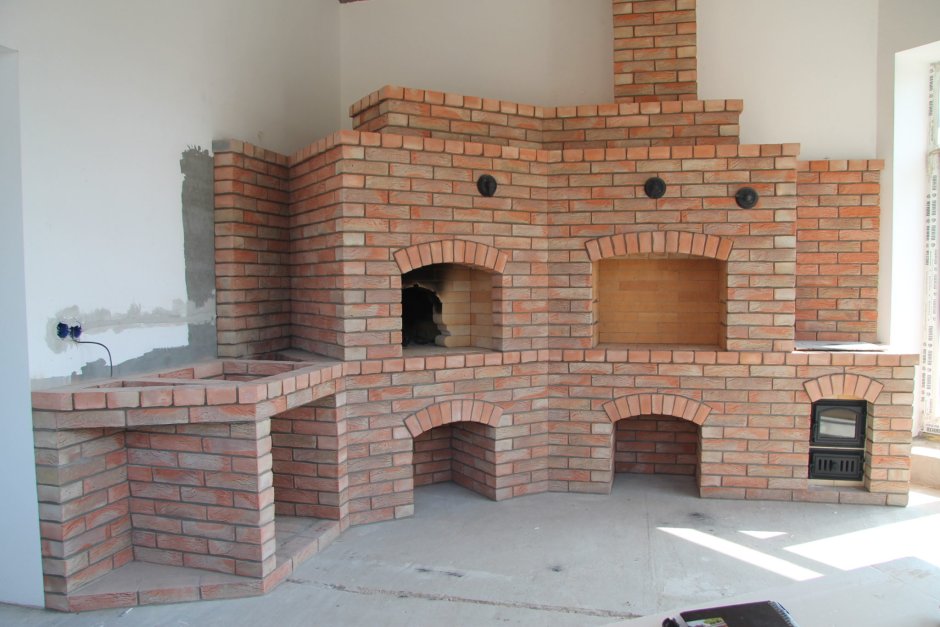 Печь снизу барбекю