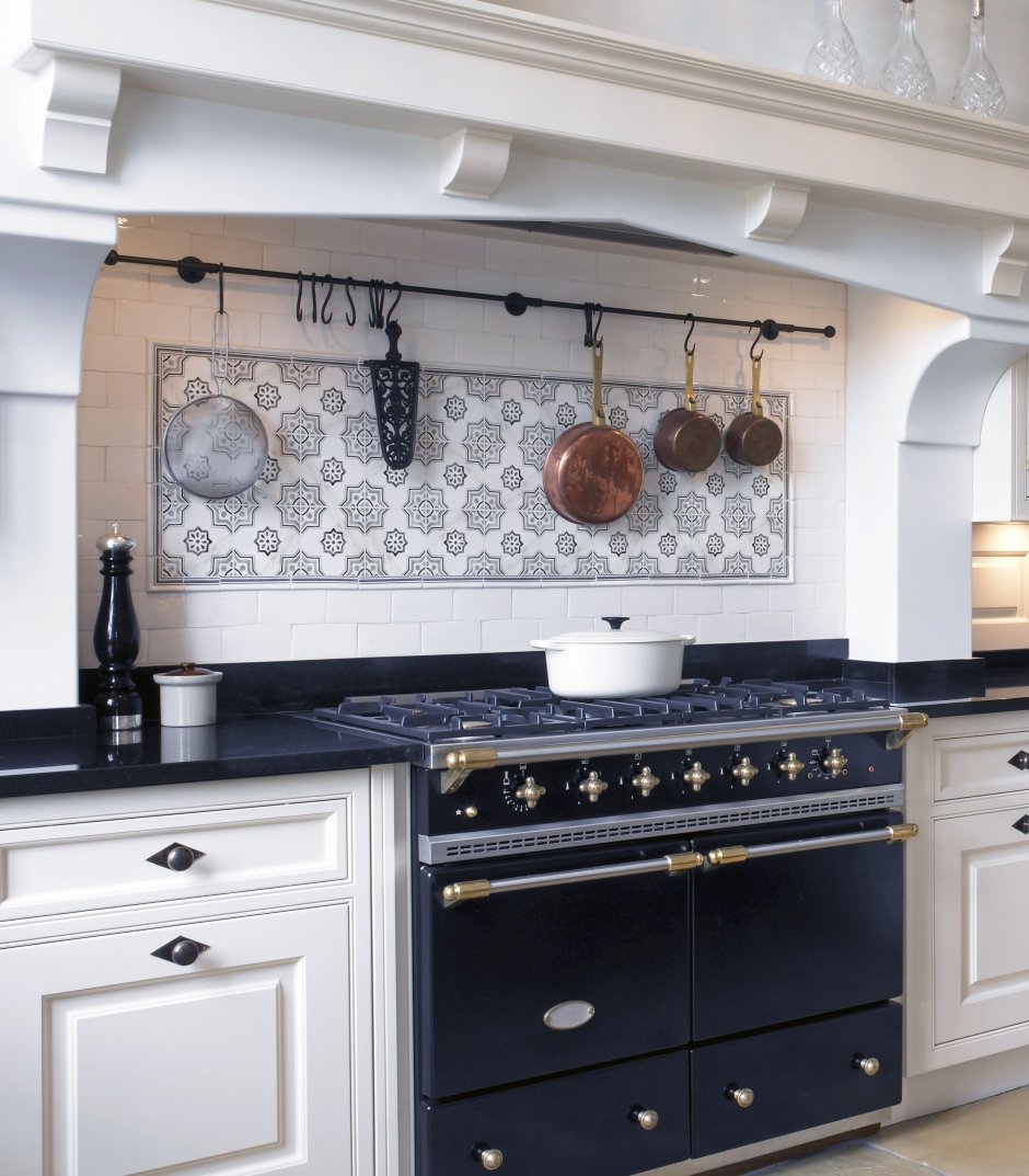 Красивые фартуки из керамики на кухне