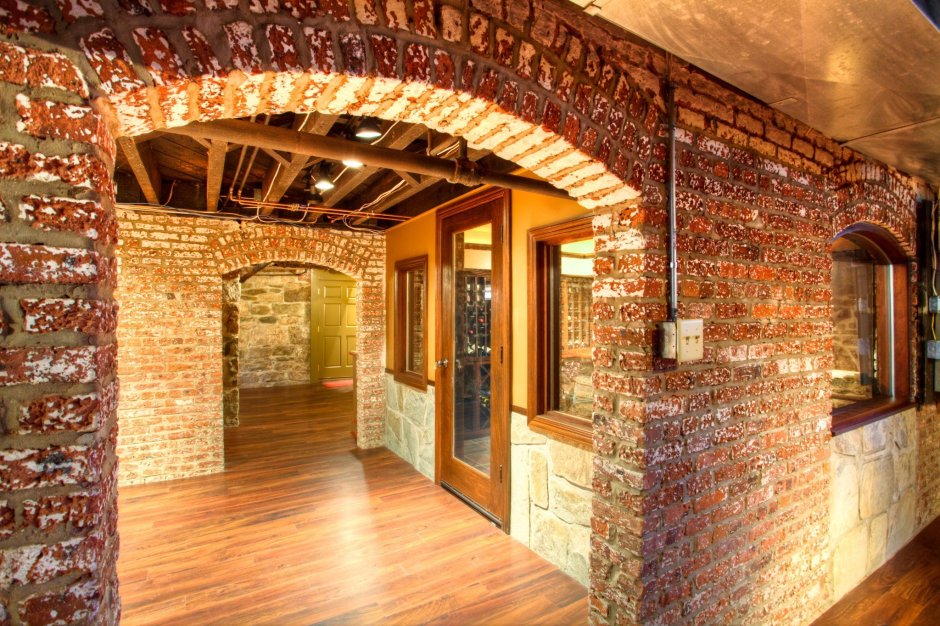 Отделка подвала кирпичом