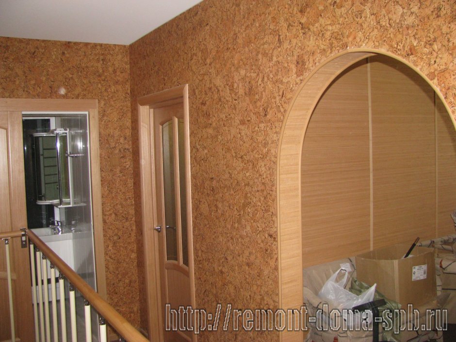 Отделка коридора пробковыми панелями