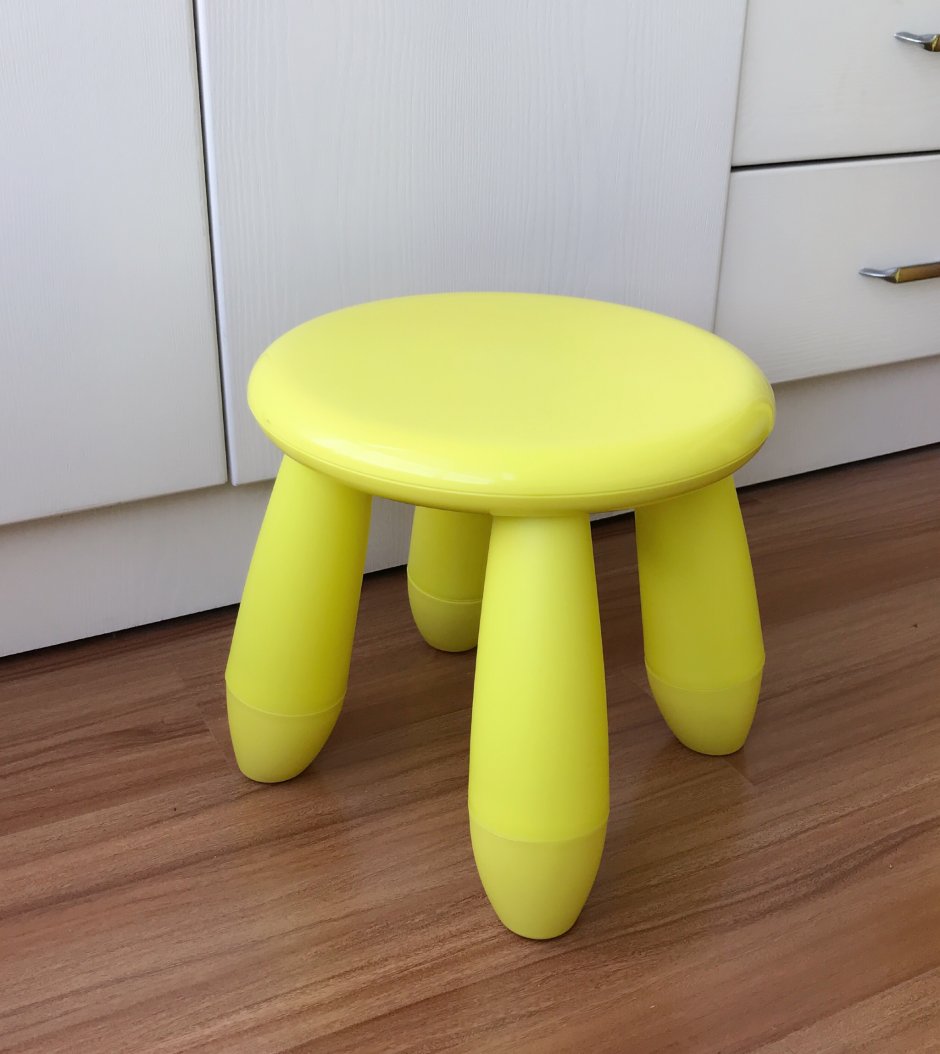 Стульчик детский пластиковый