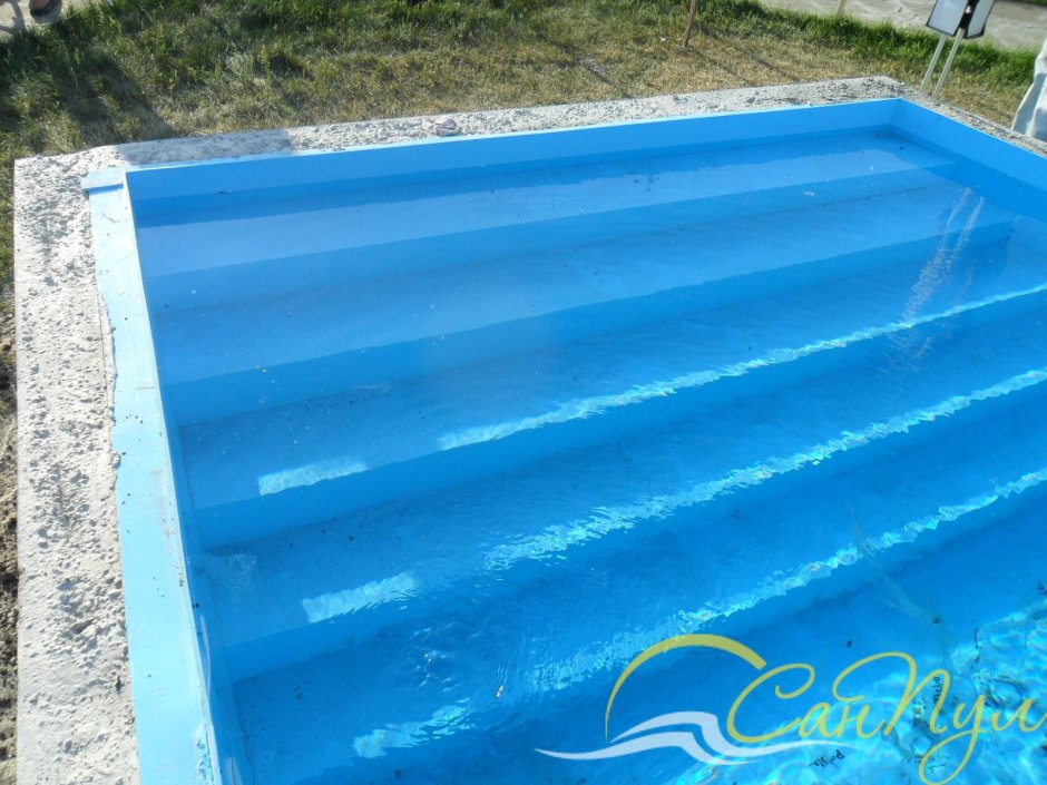 Ступени в бассейн