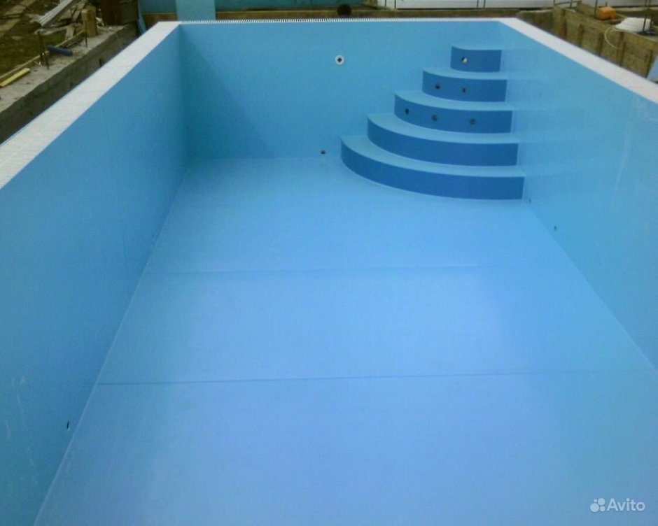 Ступени в бассейн