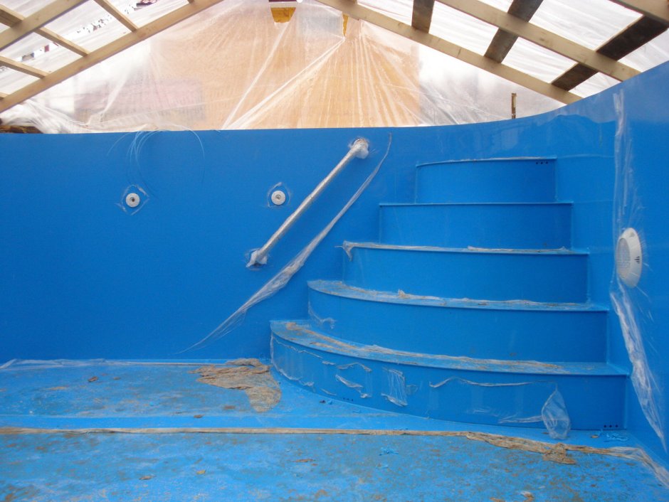 Римская лестница для бассейна из полипропилена