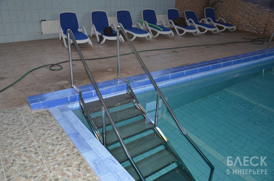 Лестница для бассейна для инвалидов