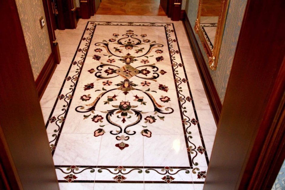 Напольное панно в прихожей