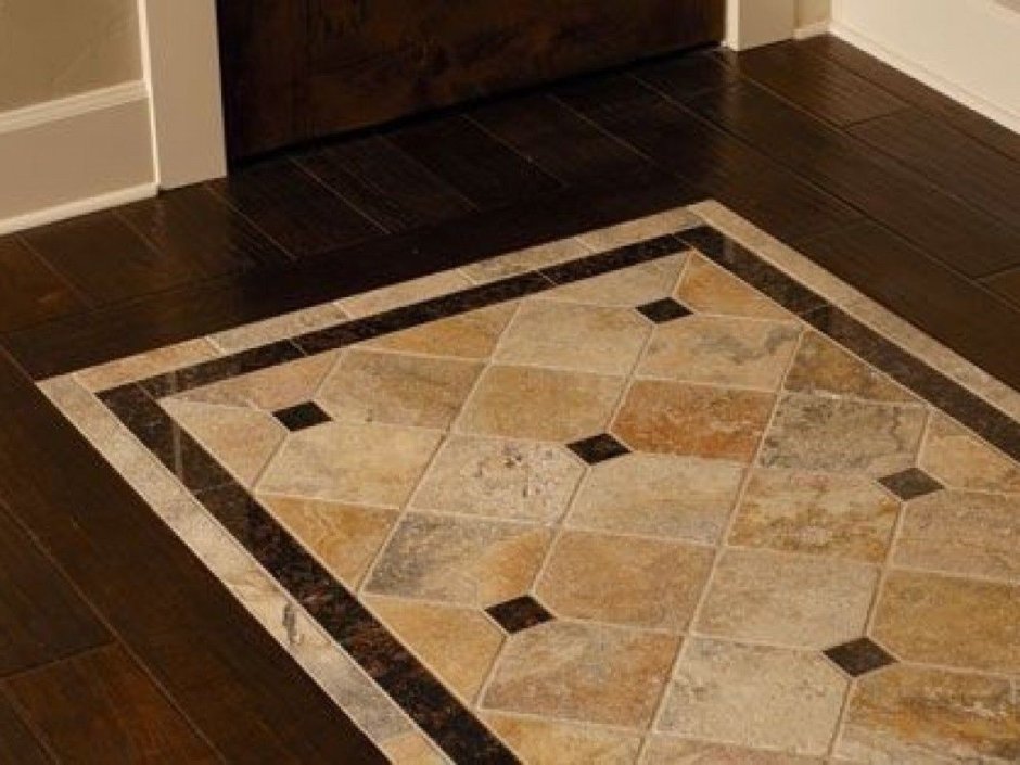 Ковер из плитки в прихожей