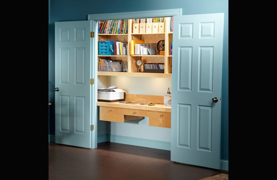 Скрытое рабочее место в шкафу