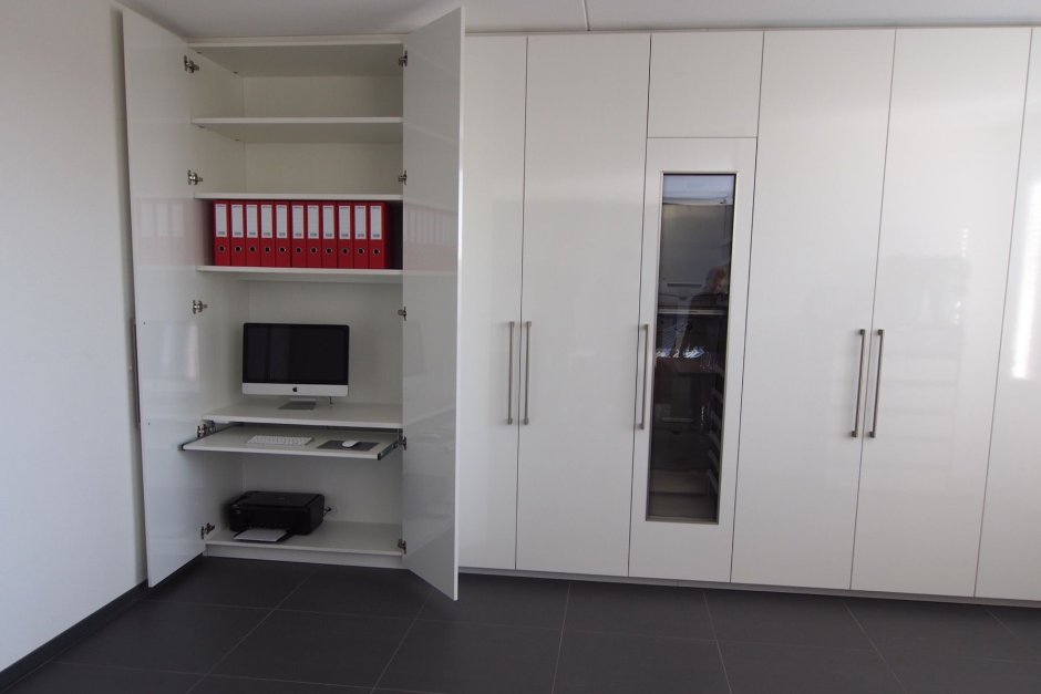 Рабочее место в шкафу