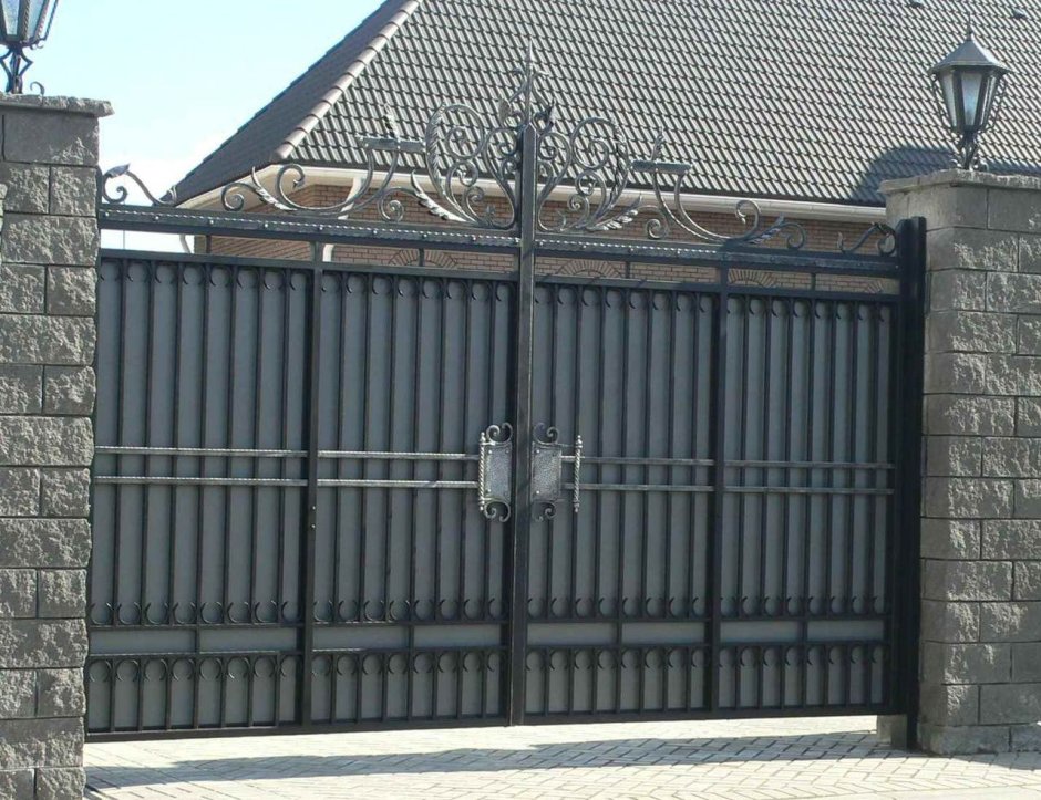 Ворота распашные металлические