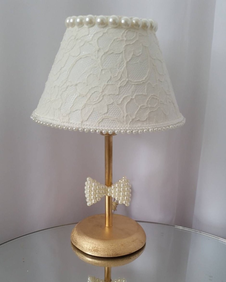 Настольные лампы с кружевными абажурами