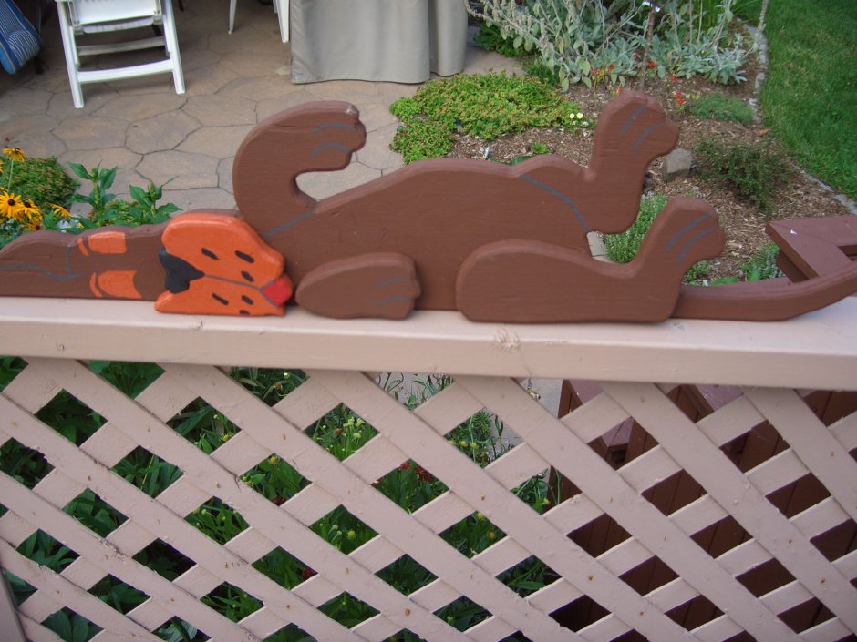 Деревянные фигуры на забор