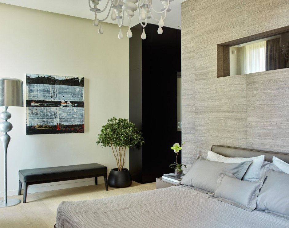 Белый ламинат на стене