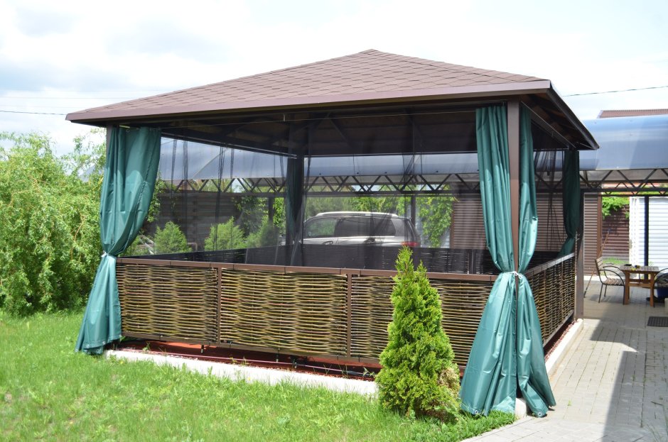 Беседка из поликарбоната со шторами