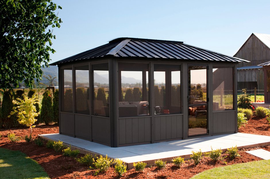 Застекленные беседки для дачи