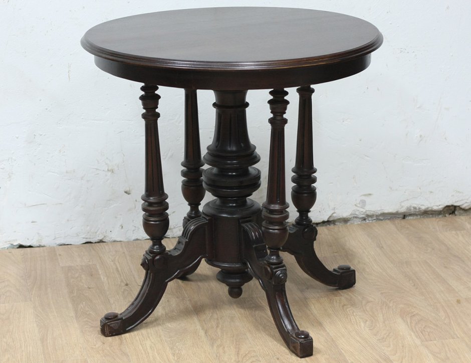 Круглый антикварный столик