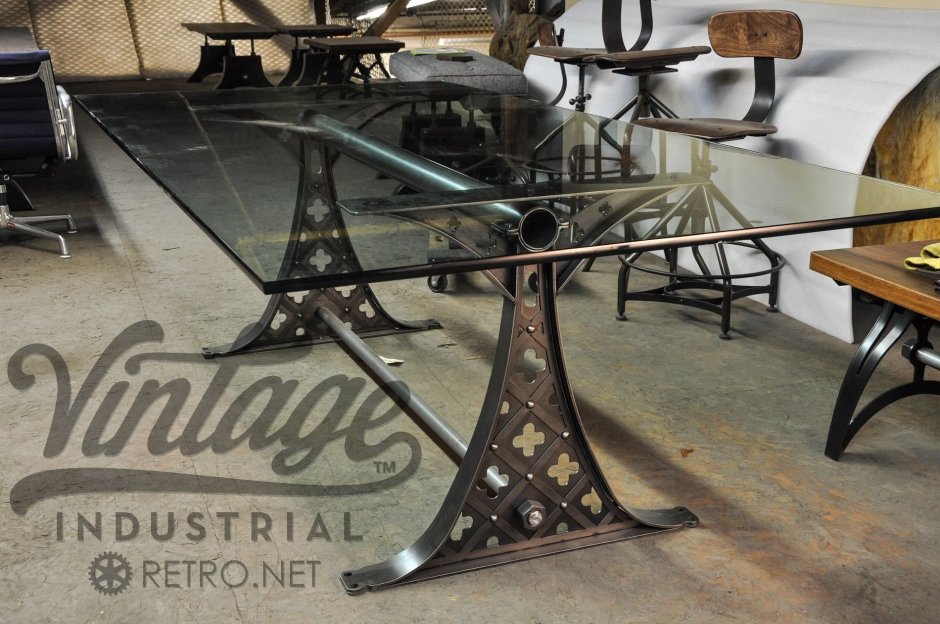Винтажный стол из металла