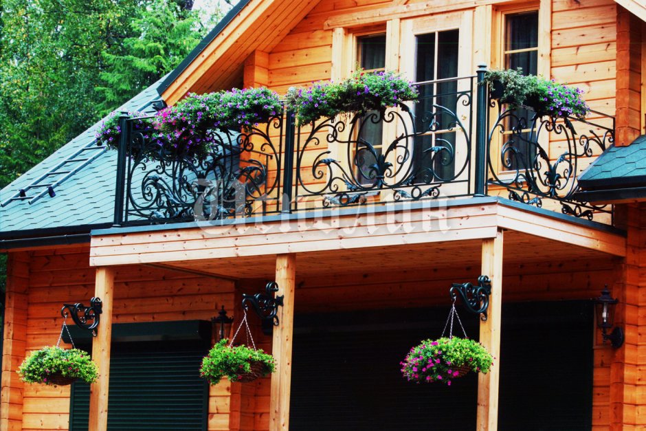 Балкон в загородном доме