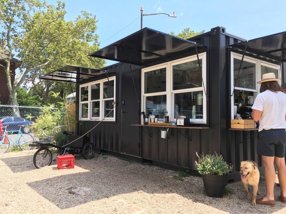 Кафе из морского контейнера 20