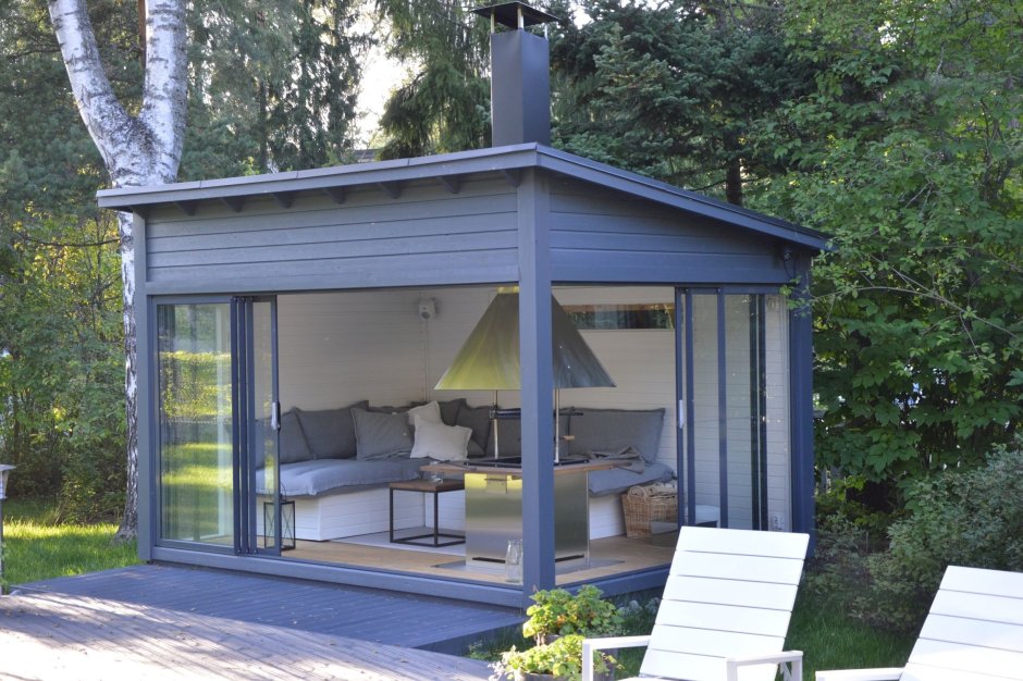 Беседка с двумя стенами