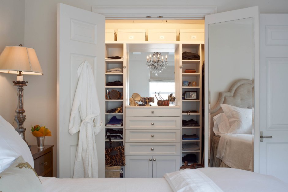 Гардеробная в маленькой спальне