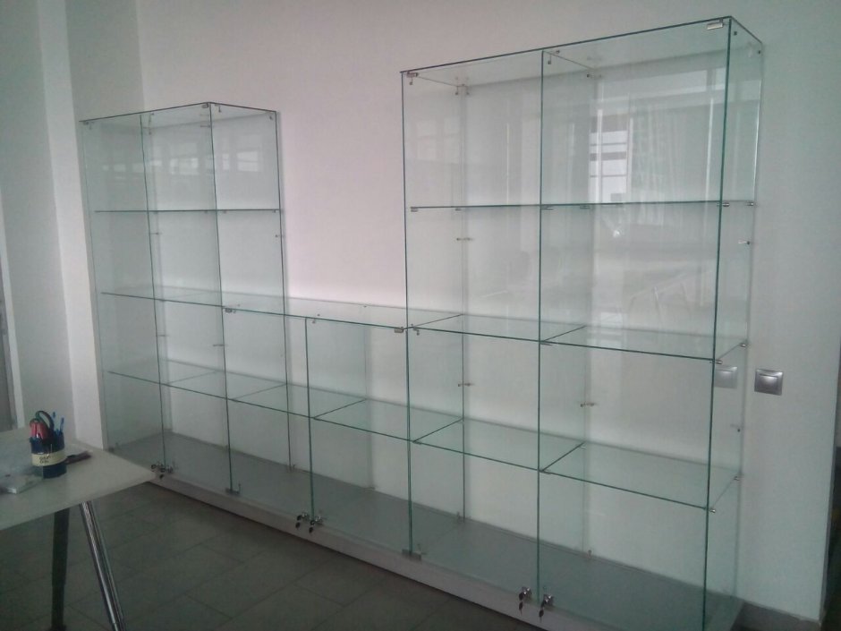 Крепежи для витрин из стекла