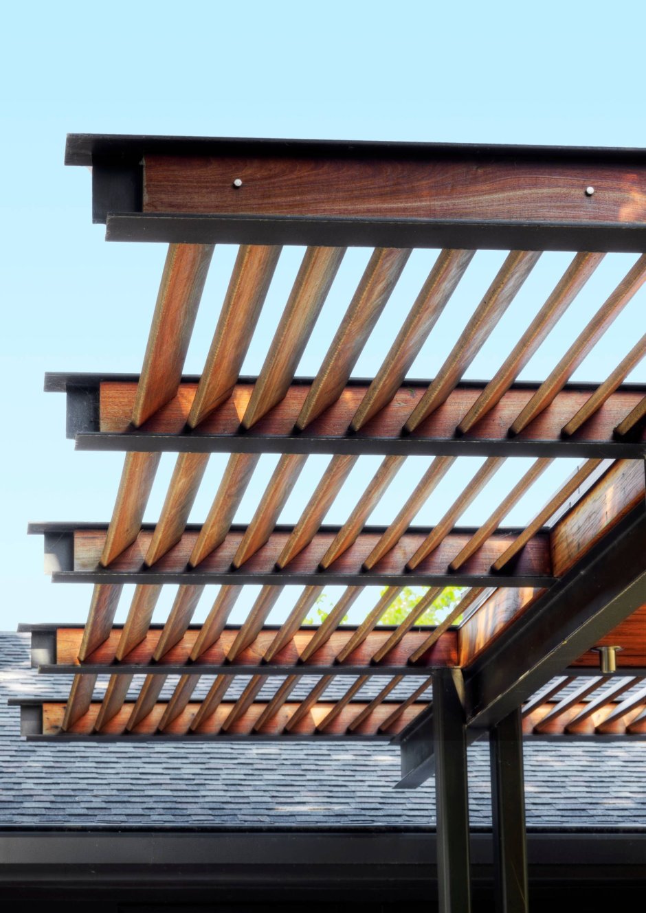 Односкатная пристенная пергола