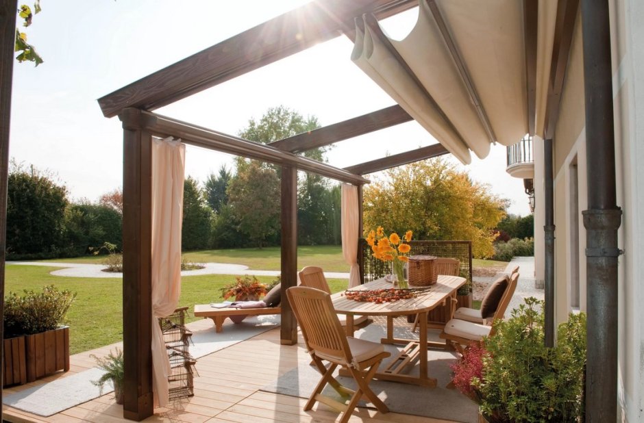 Веранда патио с перголой