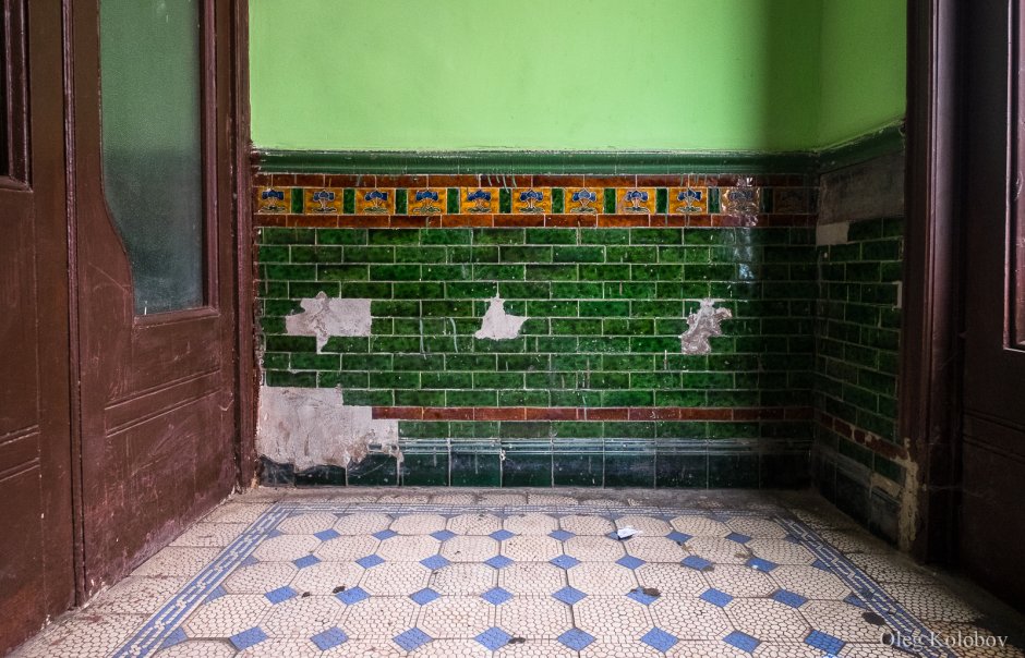 Метлахская плитка в подъездах