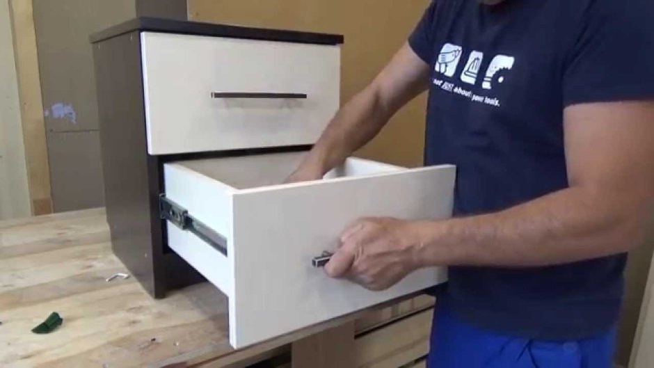 Сборка тумбочки с выдвижными ящиками