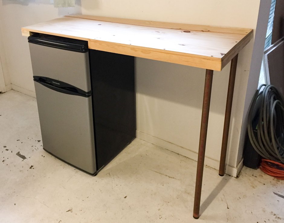 Стол под маленький холодильник
