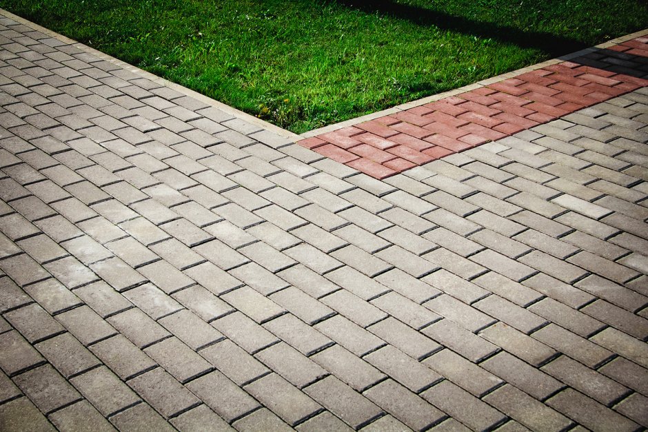 Уложенная тротуарная плитка вибропрессованная