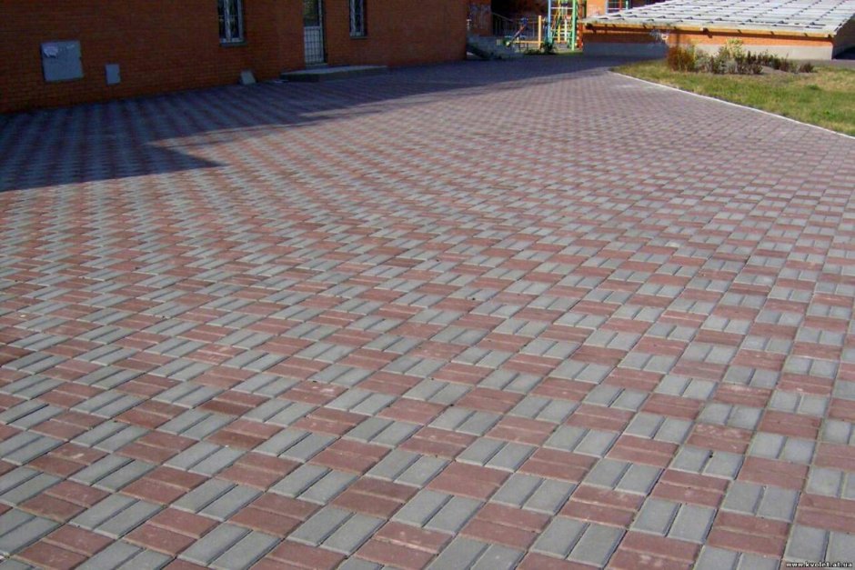 Тротуарная плитка серая с красным