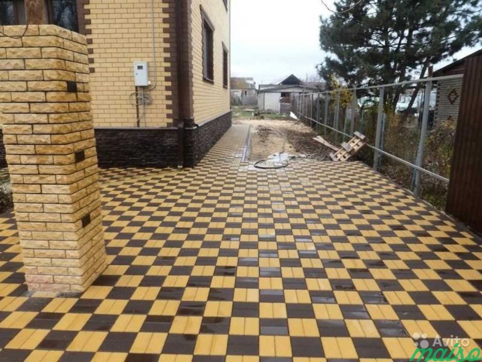 Брусчатка коричневая с желтым