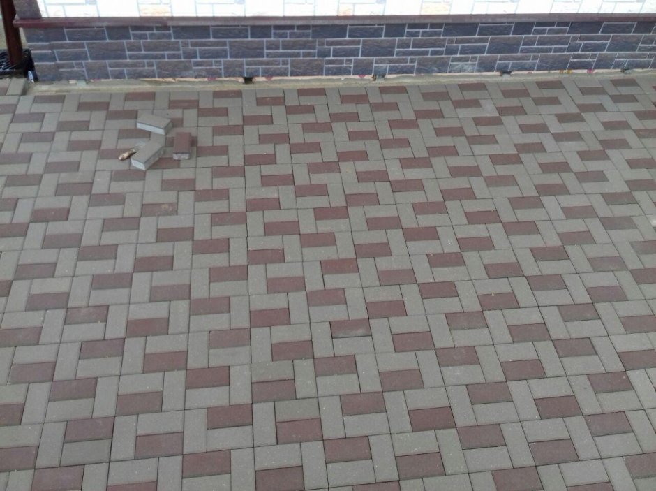 Тротуарная плитка серая с коричневым