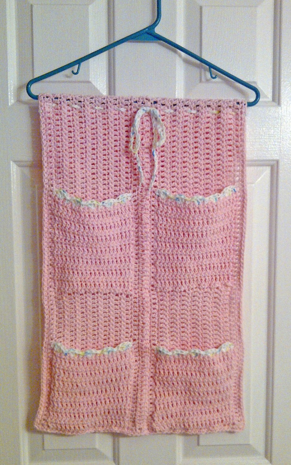 Вязаные кармашки на кроватку