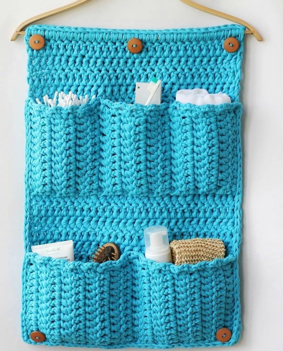 Вязаный органайзер на стену