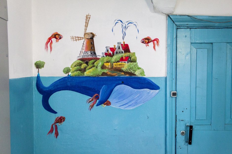 Разрисованный подъезд